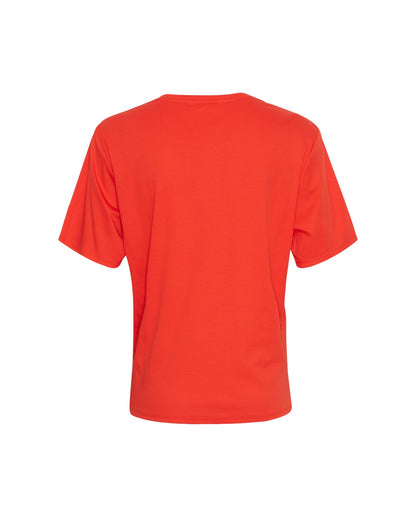 ryggen af kortærmet rød t-shirt med lille rundt logo foran. MSCHMelea Icon Tee F scar