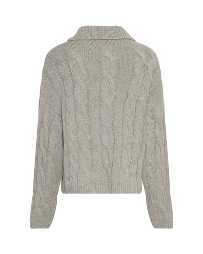 ryggen af beige strik med kabelmønster og krave. MOSS Copenhagen MSCHPavana Peony Pullover