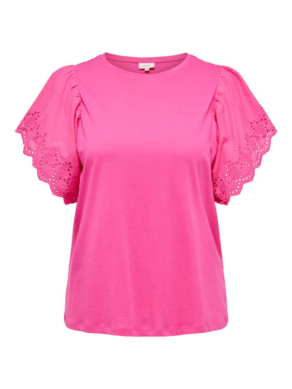 pink top med blonder på ærmerne. ONLY Carmakoma CARHELENA Top | Fuchsia