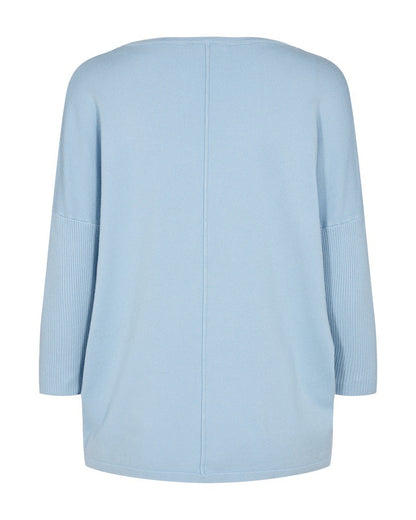 ryggen af blå strik med 3/4 ærmer i rib. Freequent Chambray Blue FQJONE-PU