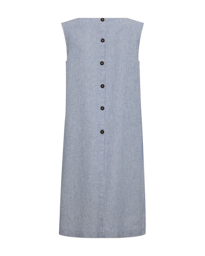 ryggen af blå kjole uden ærmer med rund hals og knapper på ryggen. Freequent Simply Taupe w Off-white FQLAVA-DRESS