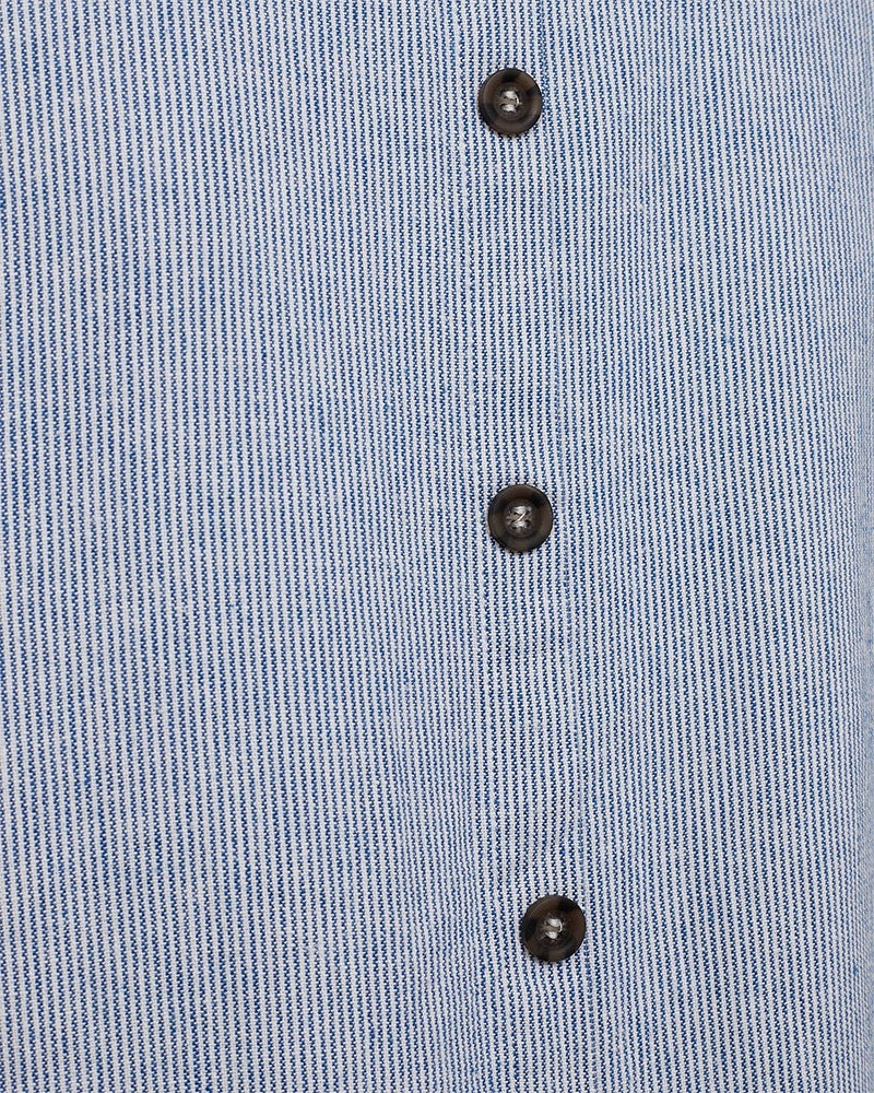 knapper på blå kjole uden ærmer med rund hals og knapper på ryggen. Freequent Simply Taupe w Off-white FQLAVA-DRESS