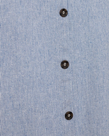 knapper på blå kjole uden ærmer med rund hals og knapper på ryggen. Freequent Simply Taupe w Off-white FQLAVA-DRESS