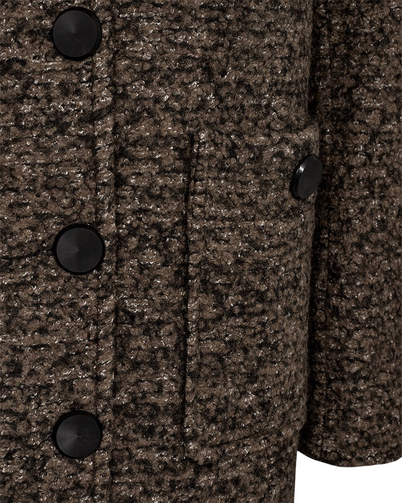 mellemlang frakke med knappelukning og lommer. Freequent FQBUGGY-JACKET Simply Taupe w. Black