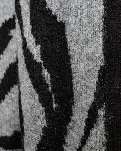 closeup af strikket cardigan med zebramønster i sort/grå. Freequent FQROMA-CARDIGAN Medium Grey Mel. w. Black