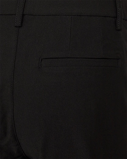 closeup af baglomme på klassiske sorte bukser med smal pasform. Freequent Black FQMAYA-PANTS