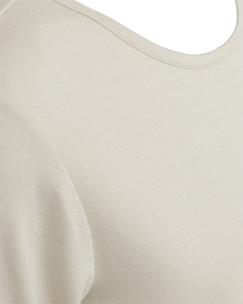 rund hals på creme hvid bluse med lange ærmer Freequent FQLIANA-TEE Moonbeam