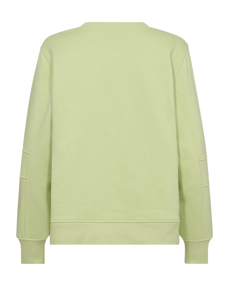 ryggen af limegrøn sweatshirt med slids i sidesømmen og broderi på fronten. Freequent Shadow Lime FQPROSIT-PULLOVER
