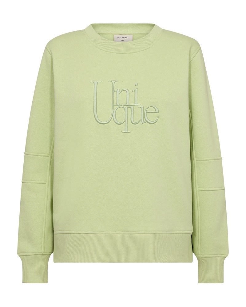 limegrøn sweatshirt med slids i sidesømmen og broderi på fronten. Freequent Shadow Lime FQPROSIT-PULLOVER