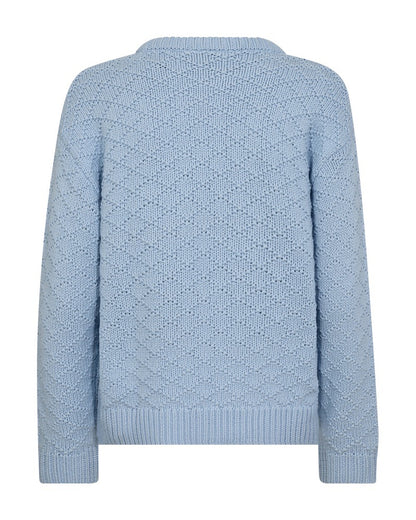 ryggen af langærmet blå strik med rund hals og strikket mønster. Freequent Chambray Blue FQCOTLA-PULLOVER