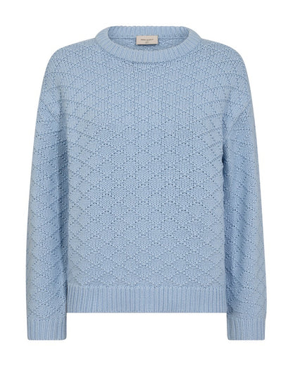 langærmet blå strik med rund hals og strikket mønster. Freequent Chambray Blue FQCOTLA-PULLOVER