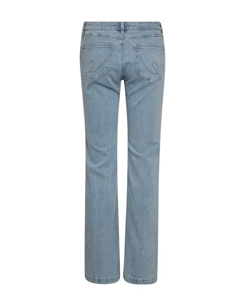 bagpå blå jeans i en lys denim vask med 5 lommer og broderi på baglommerne. Freequent FQHARLOW-JEANS Light Blue Denim