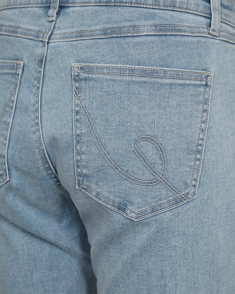broderi på baglommerne af blå jeans i lys denim. Freequent FQHARLOW-JEANS Light Blue Denim