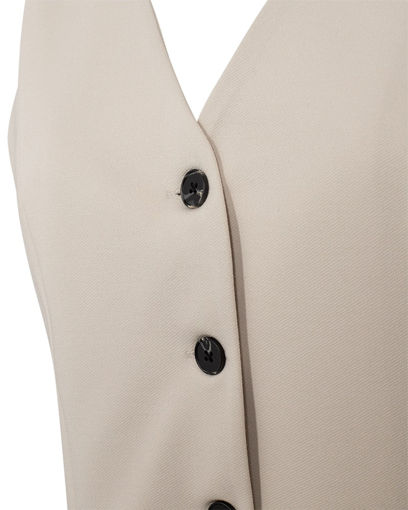closeup af knapper på beige vest med v-hals og knaplukning. Freequent FQNANNI-WAISTCOAT Moonbeam