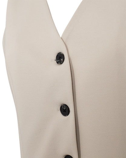 closeup af knapper på beige vest med v-hals og knaplukning. Freequent FQNANNI-WAISTCOAT Moonbeam