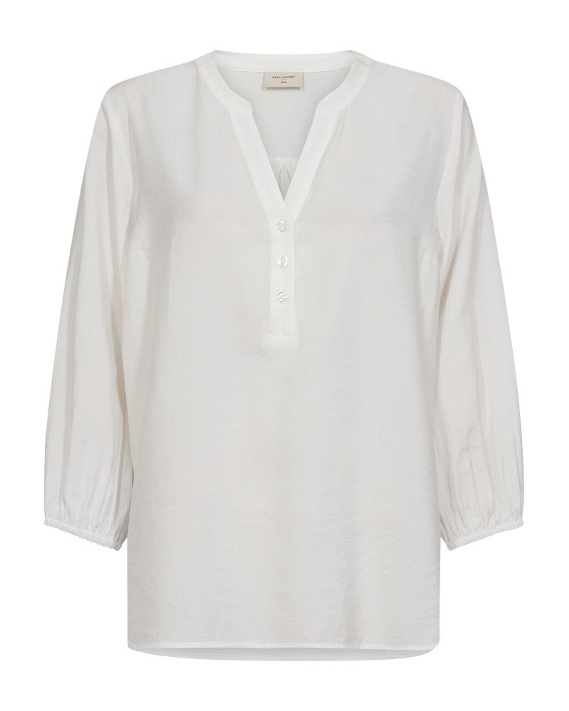 hvid bluse med v-hals og 3/4 ballonærmer Freequent Off-white FQPENNY-BLOUSE
