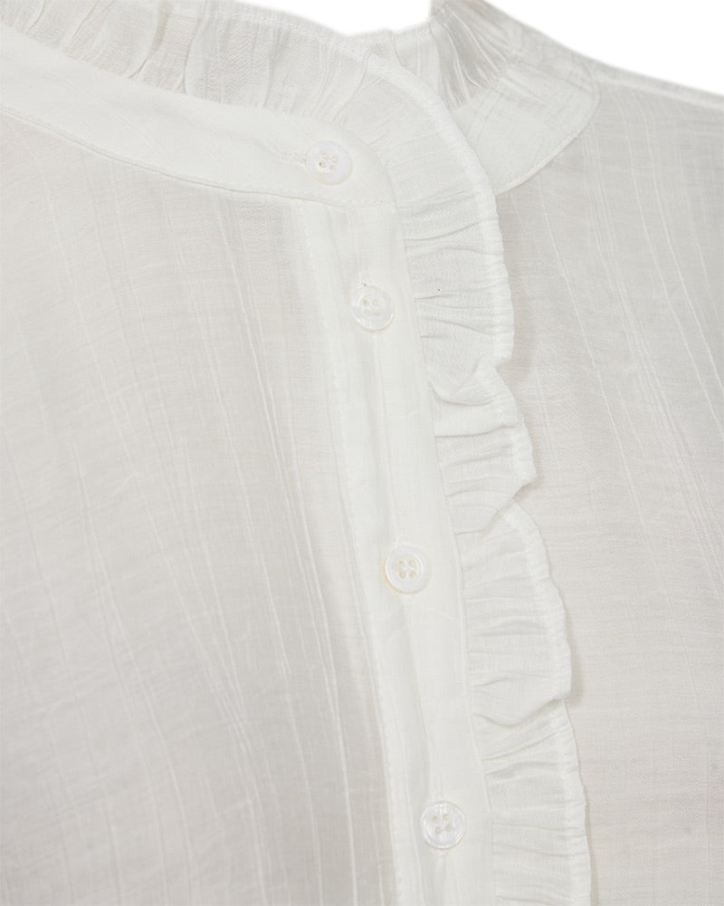 Hvid bluse rund hals med flæsekrave fra Freequent FQSIVA-SHIRT Off-white