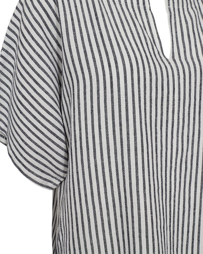 closeup af blå stribet t-shirt med korte ærmer Freequent Star Off-white w Navy Blazer FQLAVISCO-BLOUSE