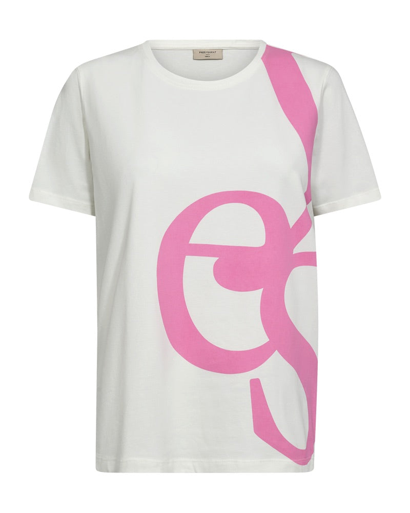 hvid t-shirt med pink mønster Freequent Star off-white w Fuchsia Pink FQFENJAL-TEE