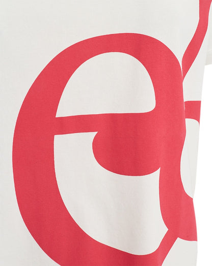 closeup af hvid t-shirt med rødt mønster Freequent FQFENJAL-TEE Star Off-white Bittersweet