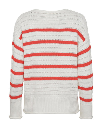 ryggen af stribet strik i hvid/rød med brede ribkanter og snøre ved halsudskæringen.Freequent Star Off-white Bittersweet FQSAIL-PULLOVER