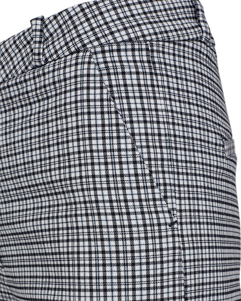 closeup af ternet bukser i blå nuancer med sidelommer. Freequent Navy Blazer w Chambray Blue FQSOLVEJ-PANT