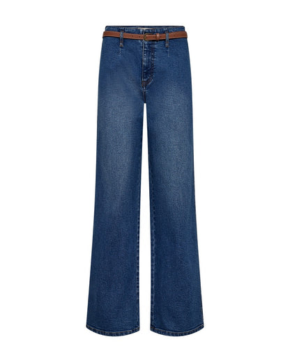 blå jeans i denim med brede bukseben og brunt bælte. Freequent Medium Blue Denim FQSALLA-PANTS