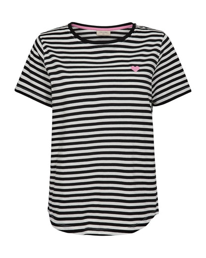 kortærmet stribet t-shirt sort hvid med lyserød hjerte på brystet. Freequent Black Off-white FQMIAN-TEE