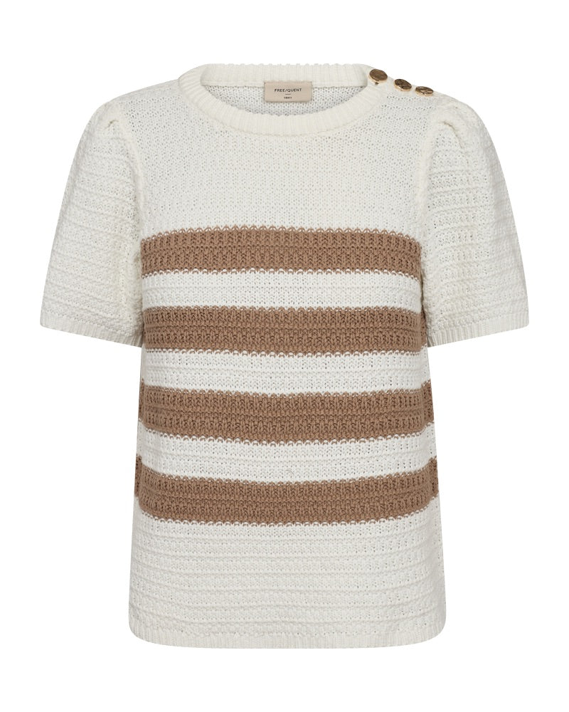 strik t-shirt i hvid med 4 beige striber på kroppen og metallic knapper på den ene skulder. Freequent FQCOTLA-PULLOVER Star Off-white w Simply Taupe