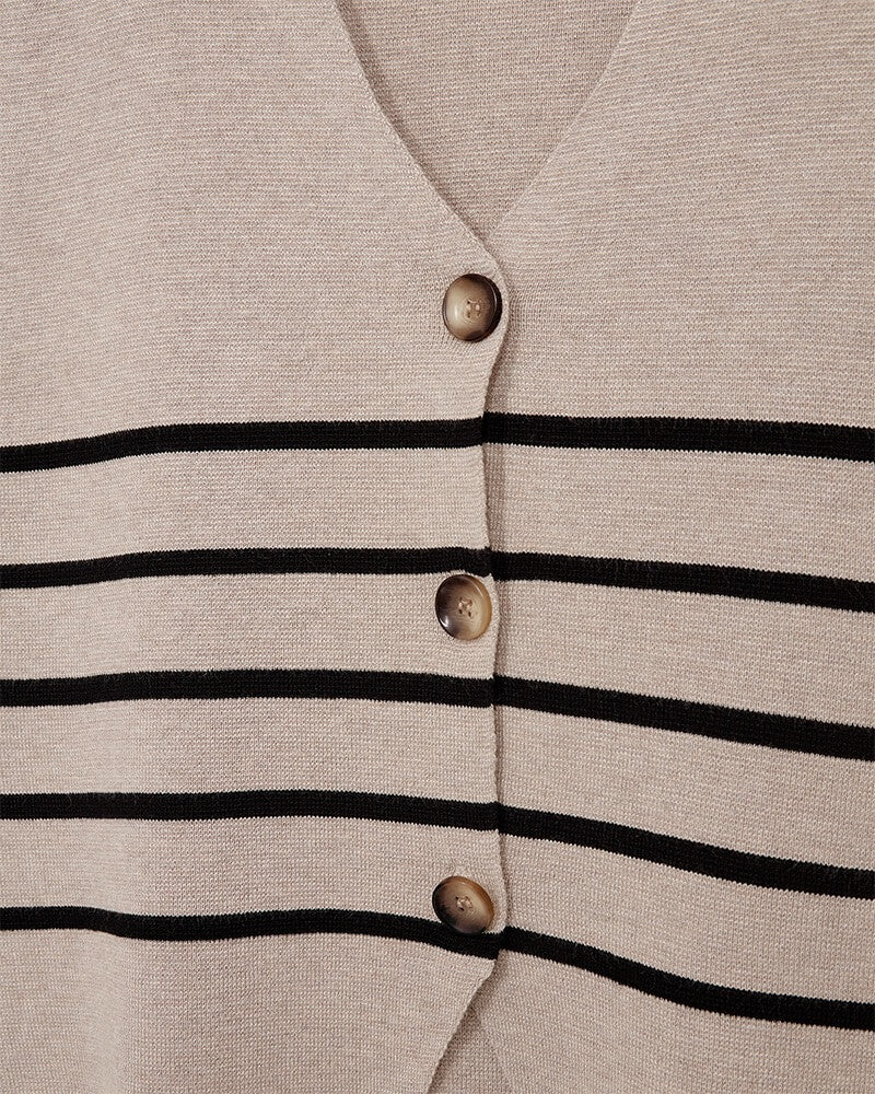 knapper på beige vest med tynde sorte striber over brystet. Freequent FQANI-WAISTCOAT Simply Taupe mel. w Black