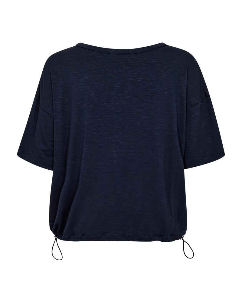 ryggen af blå t-shirt Freequent FQIVORA-TEE | Navy Blazer