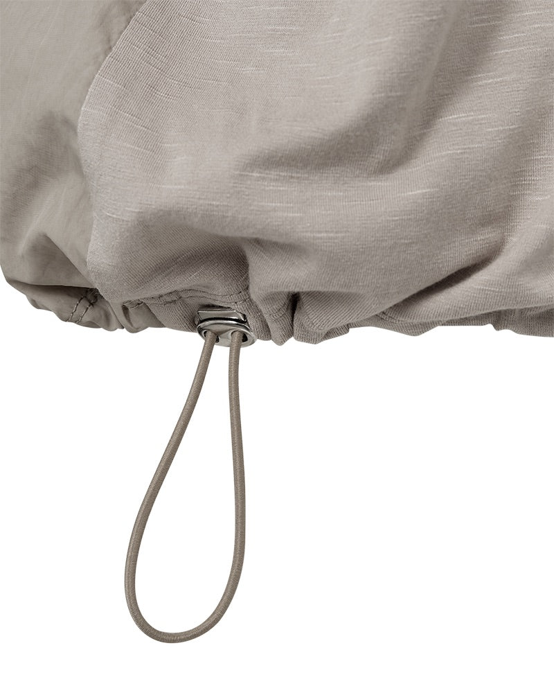 snøre i bunden på kortærmet beige bluse