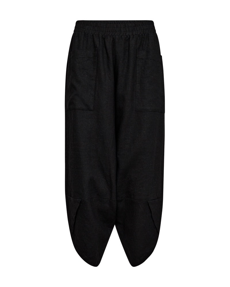 sorte bukser med elastik i taljen og bukseben med et asymmetrisk snit. Freequent Black FQLAVA-PANTS