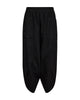 sorte bukser med elastik i taljen og bukseben med et asymmetrisk snit. Freequent Black FQLAVA-PANTS