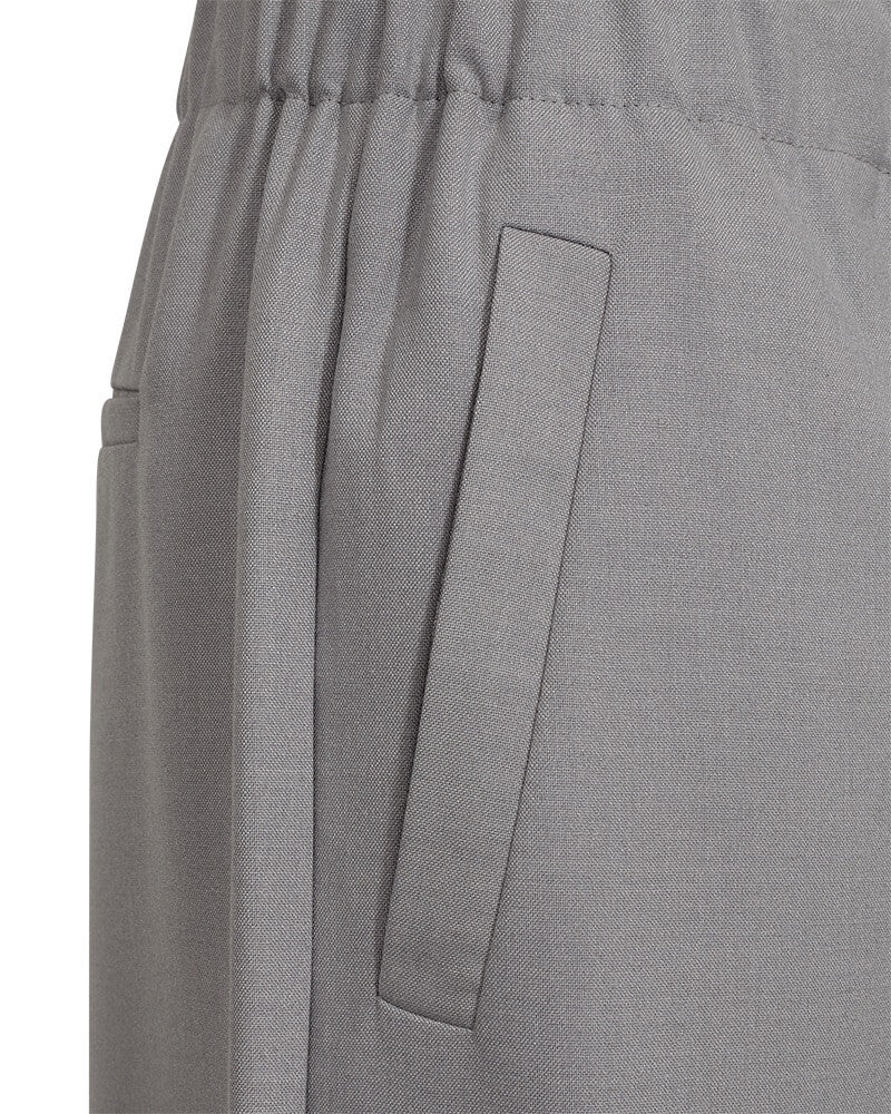 sidelomme på grå bukser med elastik og snøre i taljen Freequent FQTARMA-PANTS Light Grey Melange