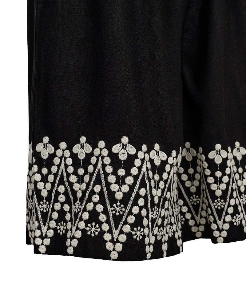 broderi på sorte shorts med hvidt broderi Freequent Black w. Moonbeam FQLINUS-SHORTS