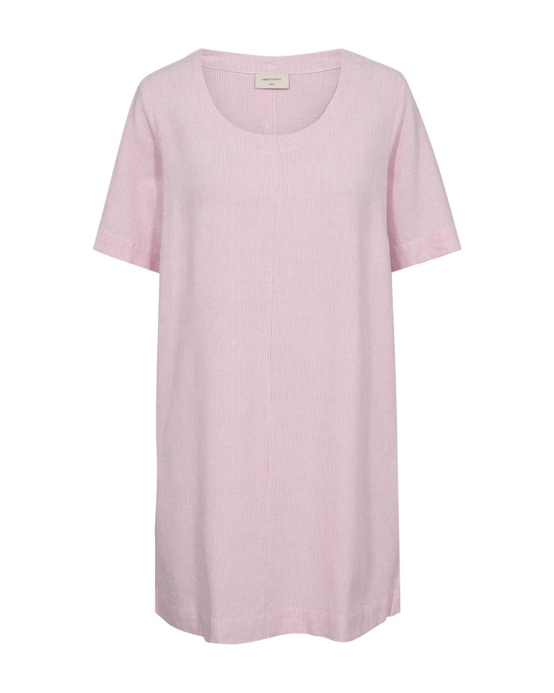 lyserød kjole med korte ærmer og rund hals og knappelukning på ryggen. Freequent Off-white w Fuchsia Pink FQLAVA-DRESS