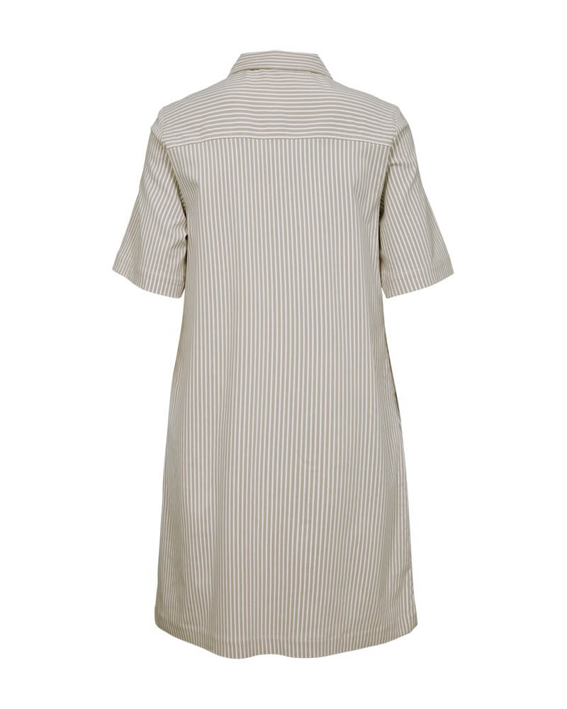 ryggen på beige kjole. Freequent FQREXA-DRESS | Simply Taupe w. Star Off-white