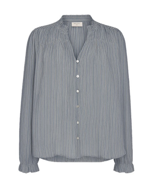 blå bluse med knaplukning og v-hals Freequent FQHELLY-BLOUSE Moonbeam w. Vintage Indigo