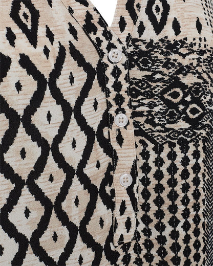 nærbillede af sort hvid mønstret kjole Freequent FQLOVO-DRESS Rainy Day w. Black