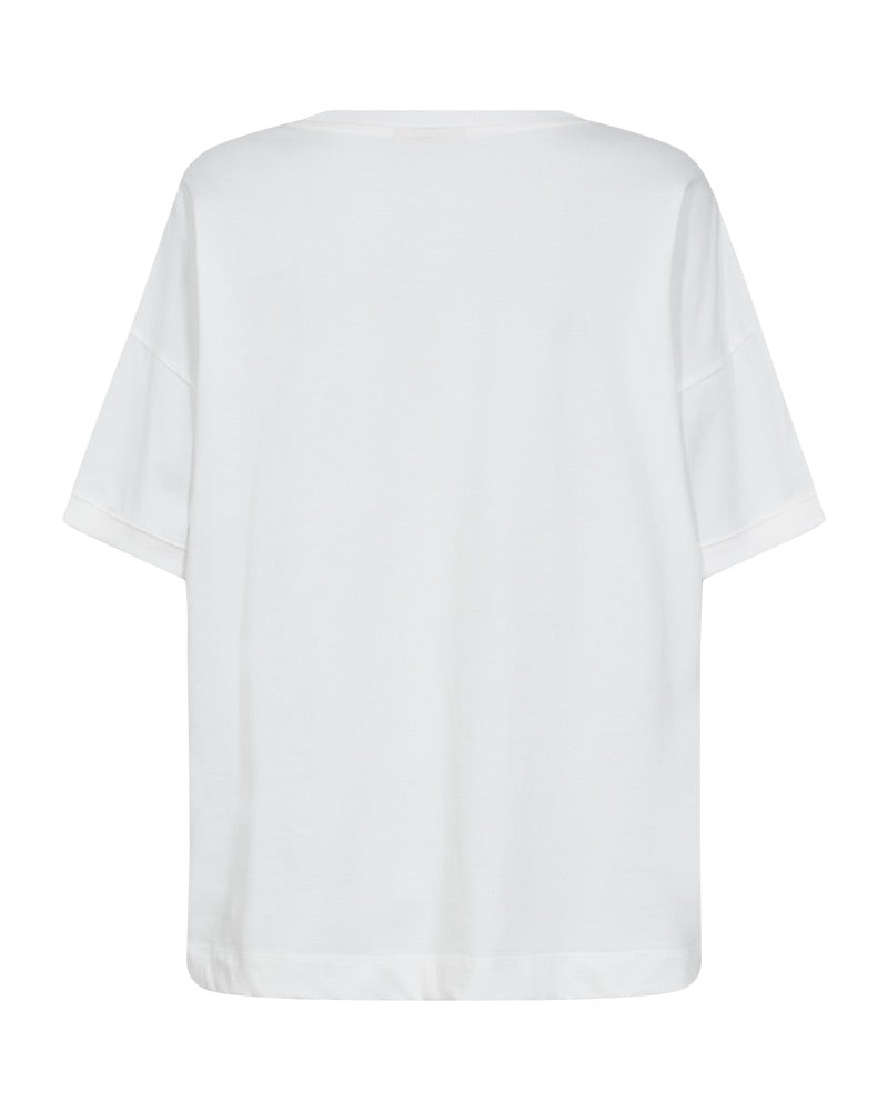 ryggen af hvid t-shirt med leo print foran. Freequent FQCAROL-TEE Star Off-white w. Black
