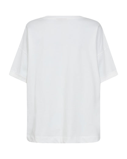 ryggen af hvid t-shirt med leo print foran. Freequent FQCAROL-TEE Star Off-white w. Black