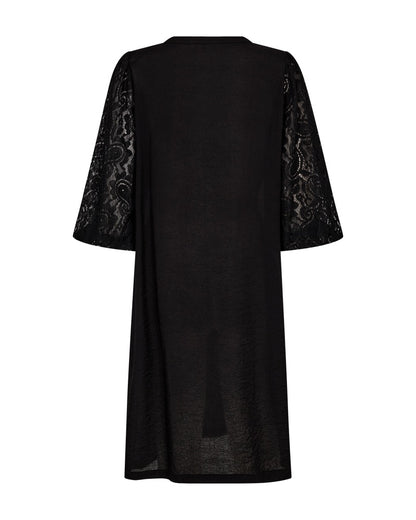 ryggen af løs sort kjole med 3/4 blondeærmer. Freequent FQABY-DRESS Black