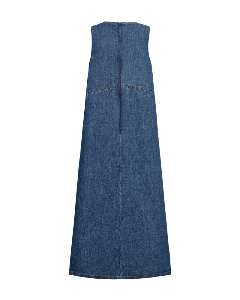 ryggen af lang denimkjole uden ærmer. Freequent FQLISEA-DRESS Medium Blue Denim