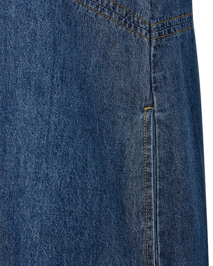 nærbillede af lang denimkjole uden ærmer. Freequent FQLISEA-DRESS Medium Blue Denim