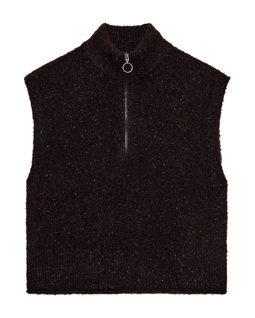 brun strik vest med høj krave og lynlås. Freequent FQGRSNEMES-WAISTCOAT Coffee Bean Melange