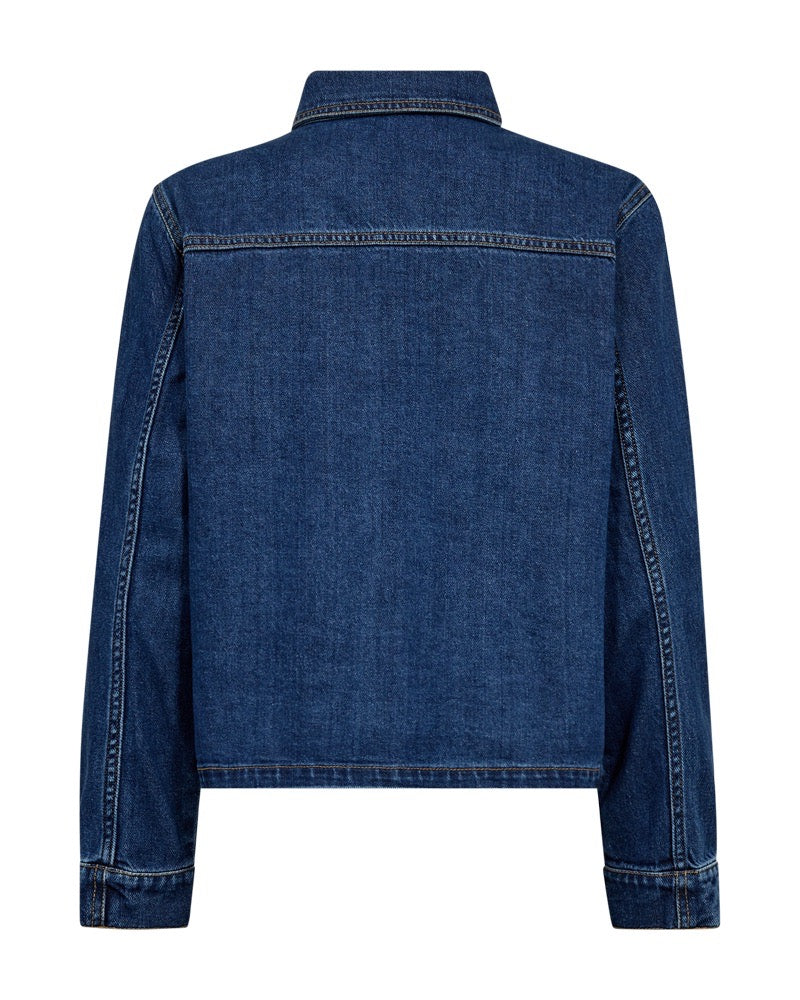 ryggen af blå denimjakke med 2 brystlommer og knaplukning. Freequent FQRINNA-JACKET denim