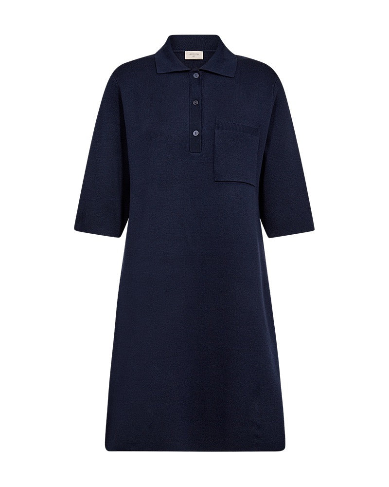 kort blå kjole med krave, knaplukning på brystet og halvlange ærmer. Freequent FQANI-DRESS Navy Blazer