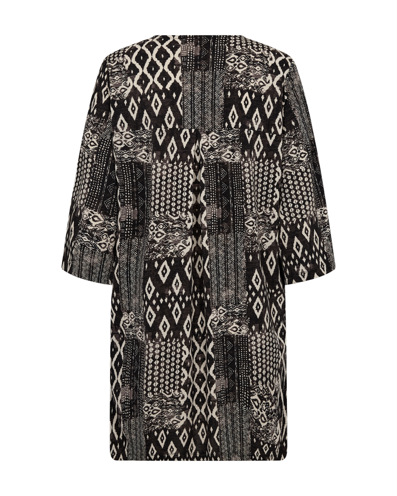 ryggen af mønstret tunika Freequent FQFLOI-TUNIC Black w. Rainy Day