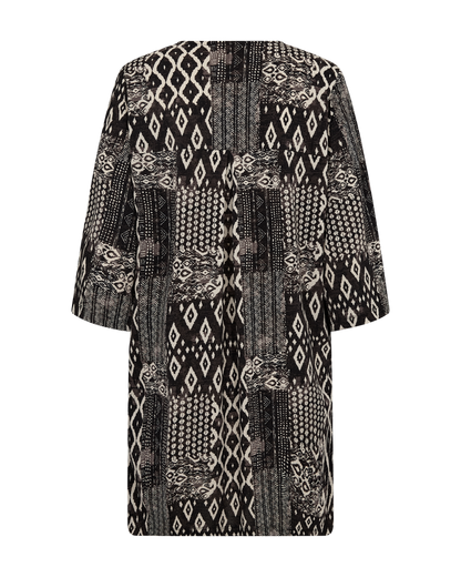ryggen af mønstret tunika Freequent FQFLOI-TUNIC Black w. Rainy Day